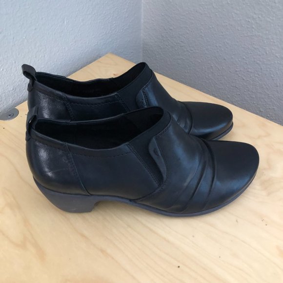 REGARDE LE CIEL Leather Ruched Comfort Booties - Picture 4 of 11